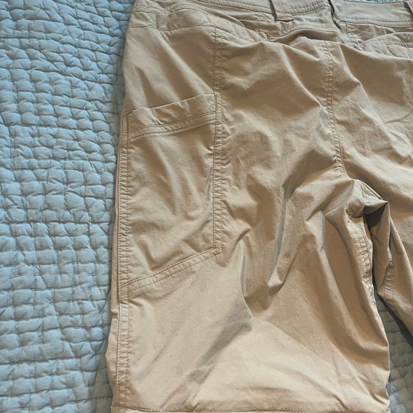 MARMOT - Men’s travel pants- zip off- to shorts. 32”x32”. Excellent condition - Picture 10 of 14